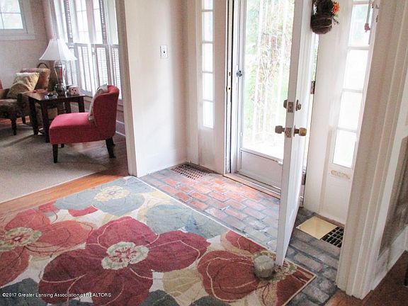 4th image of 6083 Porter Ave