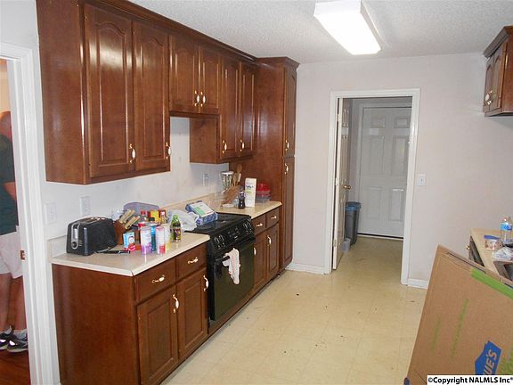 3rd image of 103 Victorian Ln
