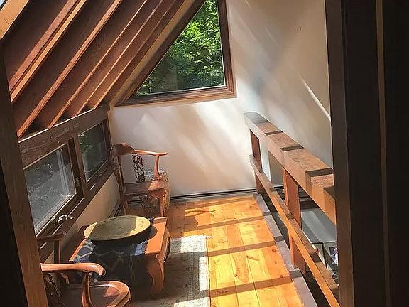 Sunroom/Balcony overlooking lower level