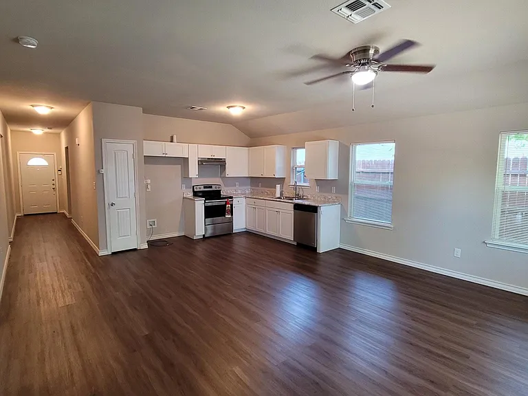 3417 Avenue G — Photo 3