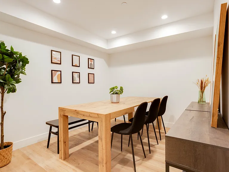 1224 W 37th Pl — Photo 24