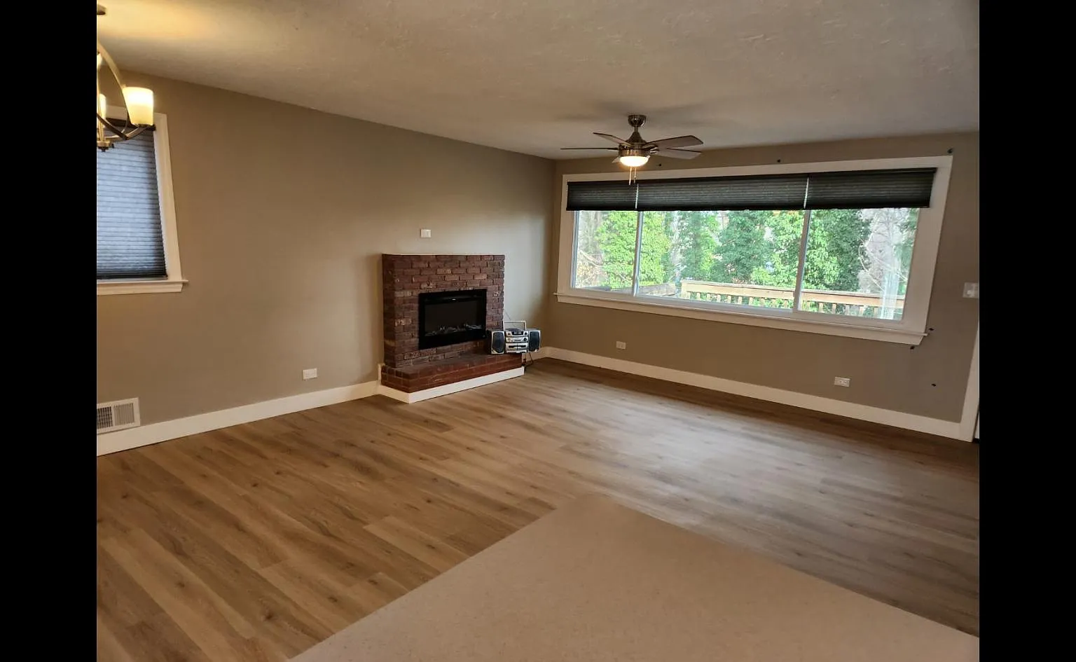 3 bed, 1033 sqft, $2,400 — Photo 2