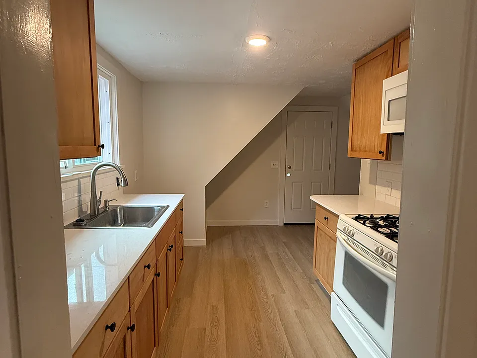 432 Hayward Ave #UP