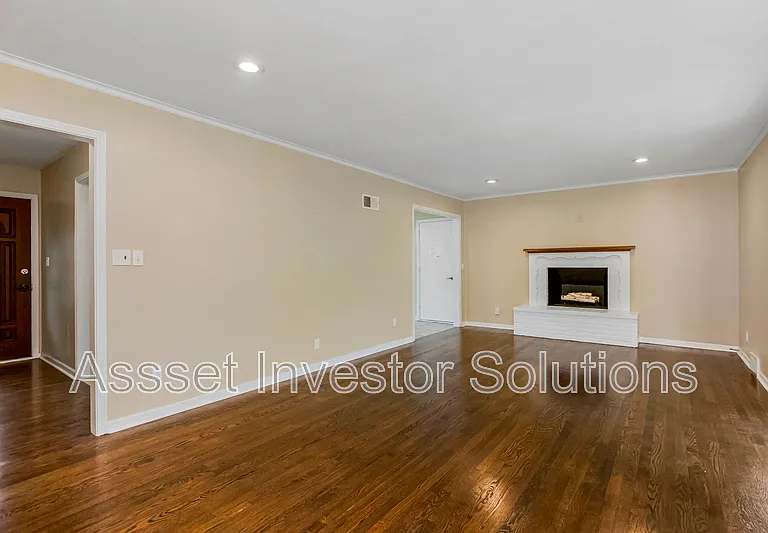 8400 State Line Rd — Photo 5