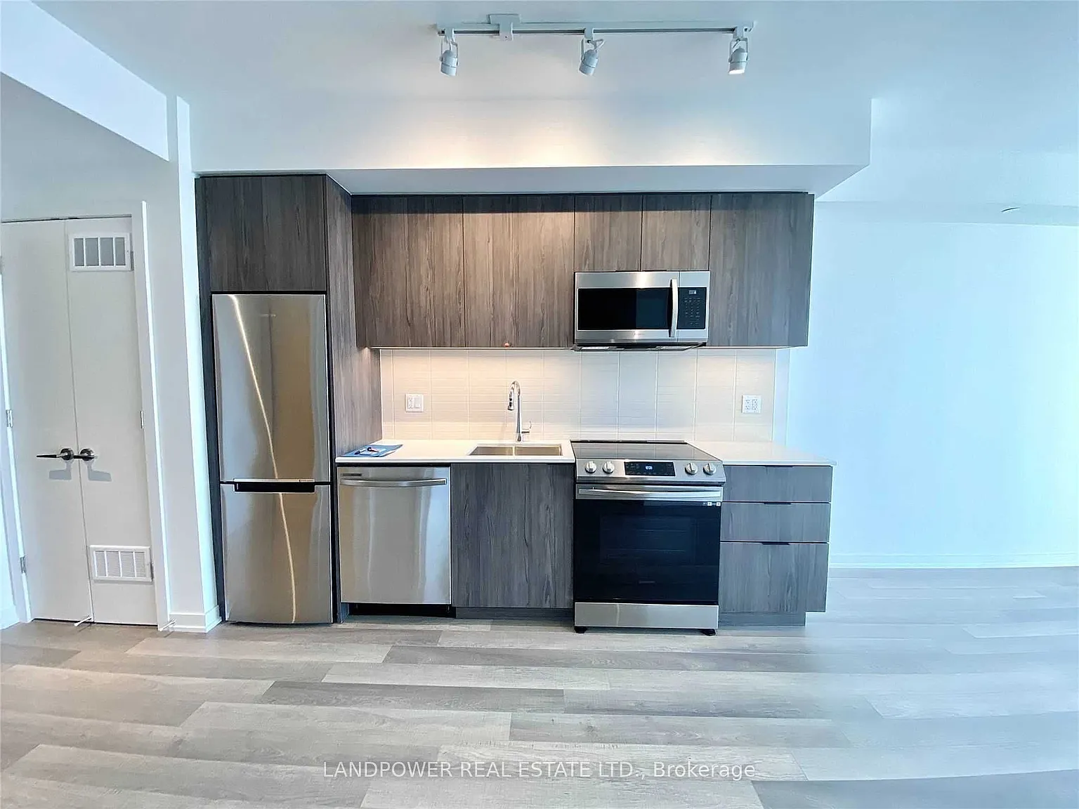 2 bed, $2,400 — Photo 3