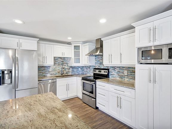 4th image of 793 Sunset Vista Dr