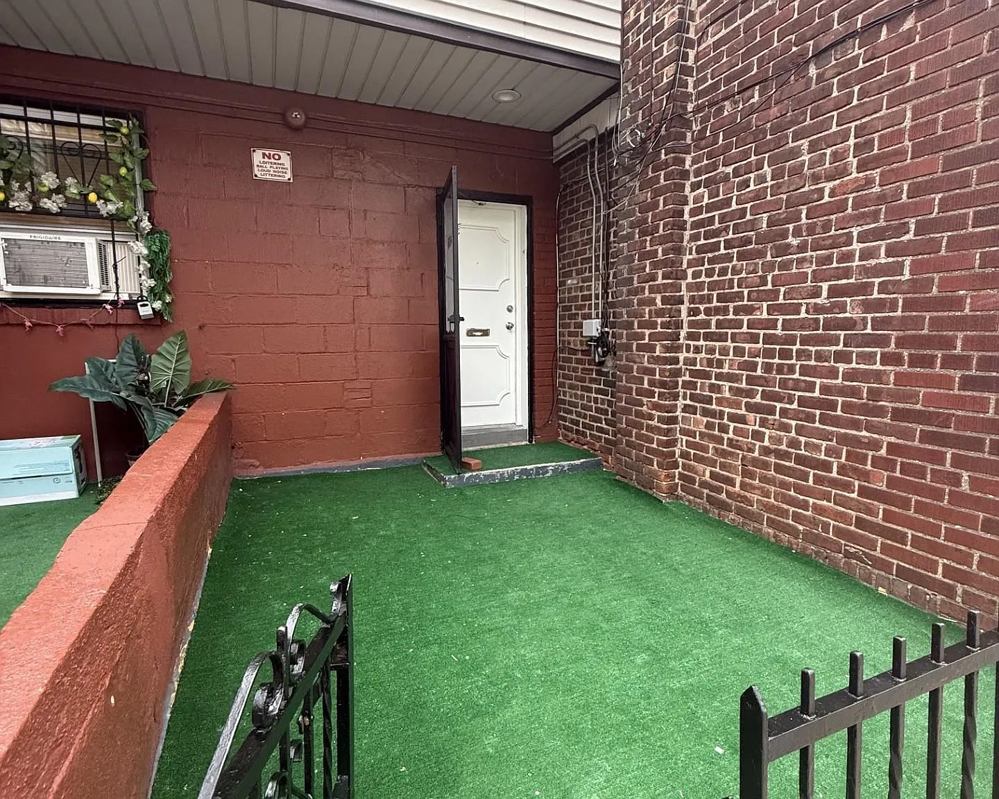 2 bed, 1.0 bath, $2,000 — Photo 2