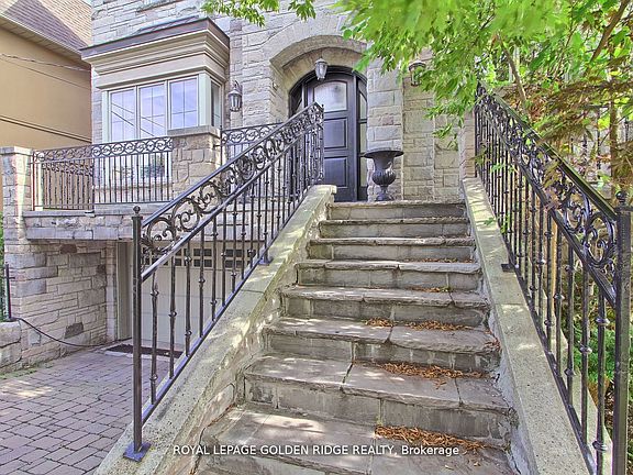 3rd image of 99 Bannockburn Ave