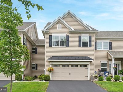 112 New Village Greene Dr, Honey Brook, PA, 19344