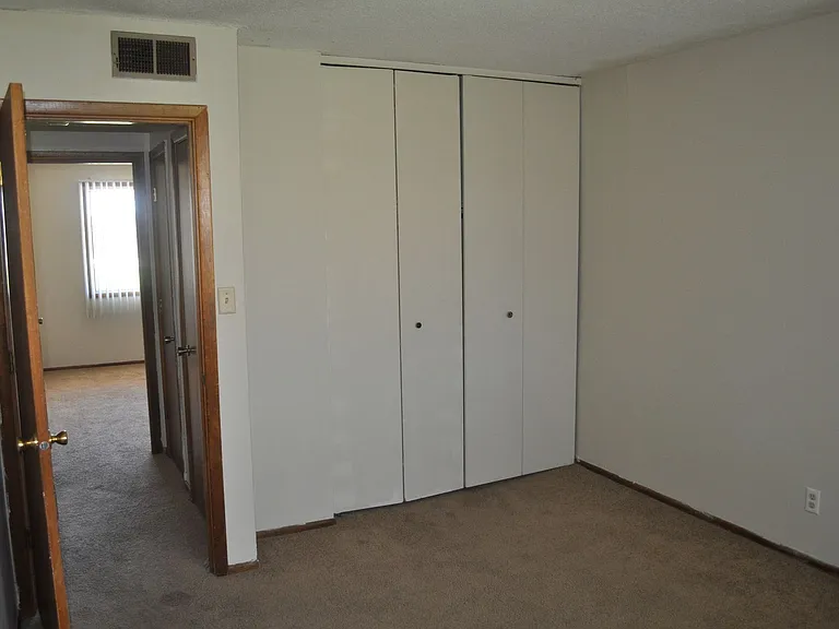 2107 Clark St — Photo 10