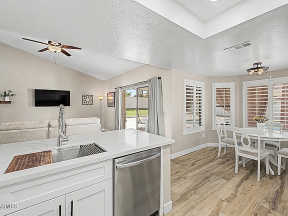 5th image of 801 E BRAEBURN Drive