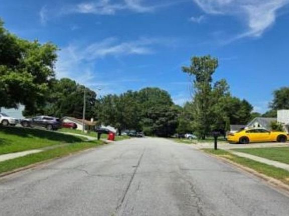 Exterior Neighborhood (street photo)