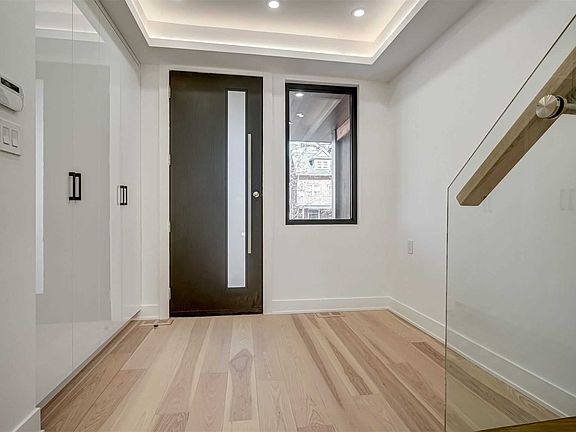 4th image of 230 Willow Ave