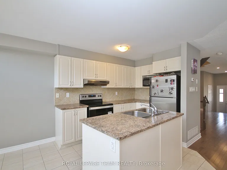 302 Tourmaline Cres — Photo 11