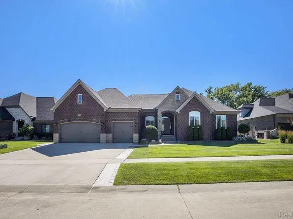 48913 Pinebrook Dr, Shelby Township, MI 48315