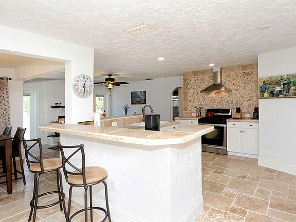 5th image of 409 Signorelli Dr