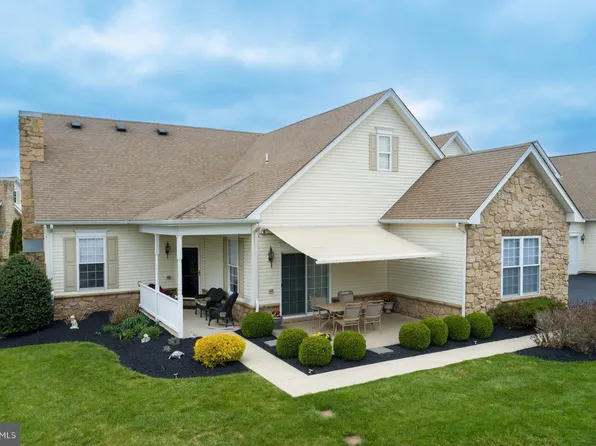 1027 Burgundy Cir, Pennsburg, PA 18073