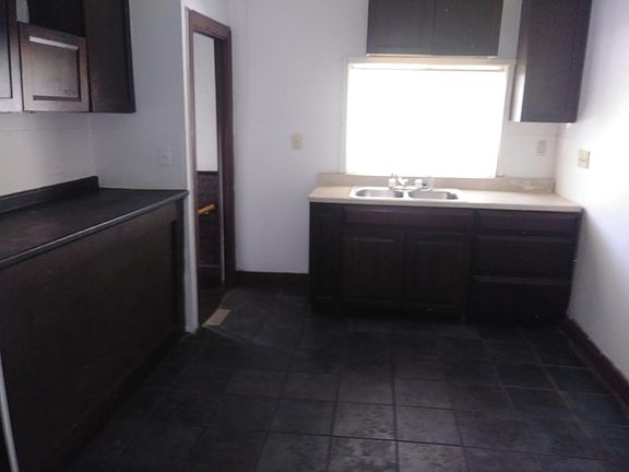 3rd image of 11505 Glenboro Dr