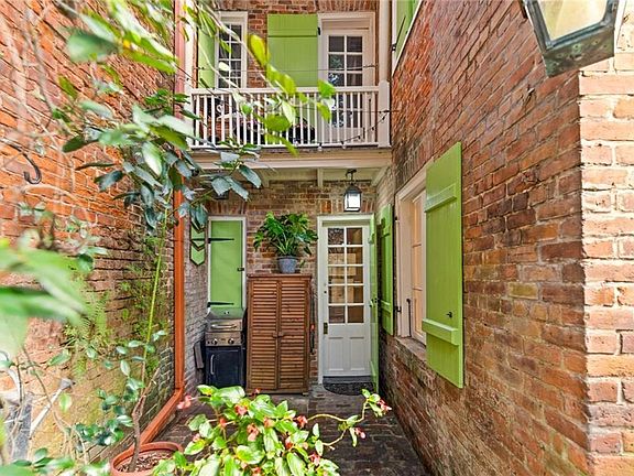4th image of 826 Bourbon St Unit B