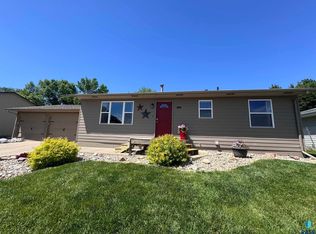 508 W 7th Ave, Lennox, SD 57039
