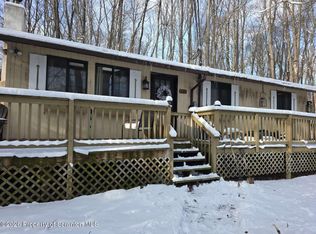 77 N Lehigh River Dr, Gouldsboro, PA 18424