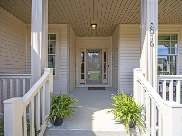 2016 Aramanche Dr, Burlington, NC 27215