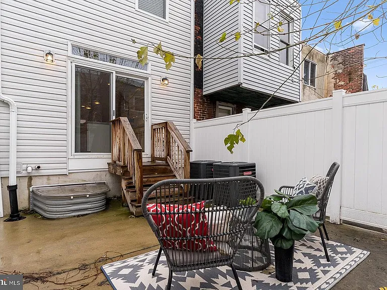 1232 S 23rd St — Photo 36