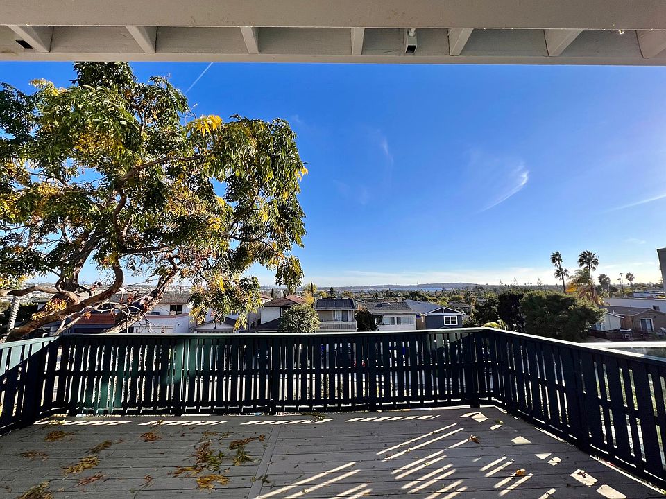 First floor deck with Mission Bay View