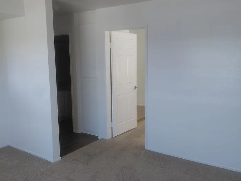 1733 S Pacific Ave — Photo 10
