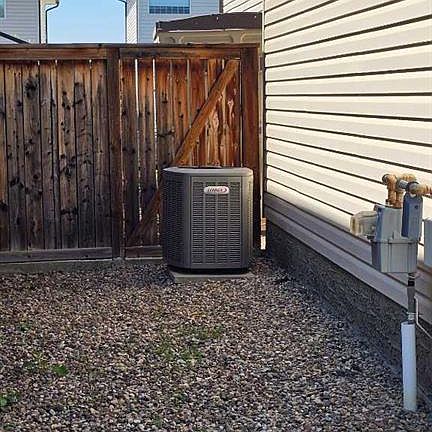 5th image of 414 E Gateway Cres S