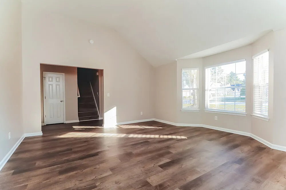 3 bed, 2.5 bath, 2036 sqft, $2,270 — Photo 4