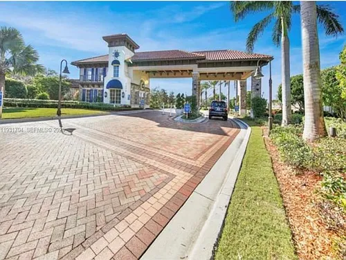 7460 La Paz Blvd Photo 1