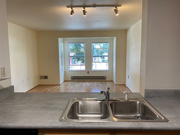 4th image of 2225 23rd St