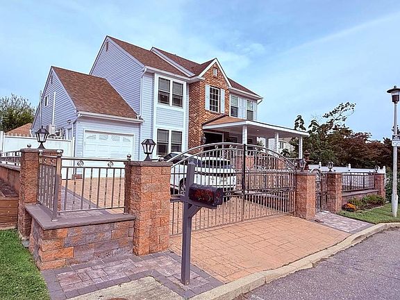 3rd image of 8905 Springview Rd