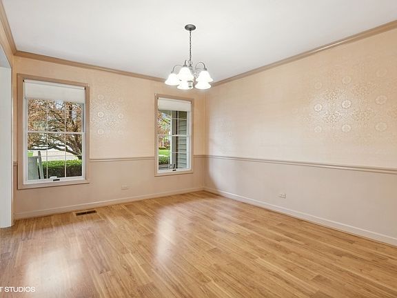 4th image of 3063 Crestwood Ln