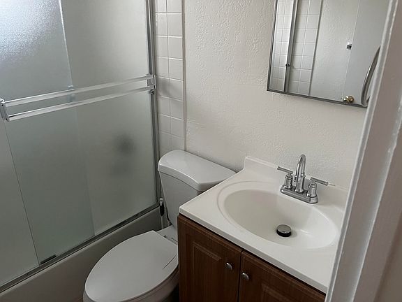 5th image of 3045 Pearl Ave #4