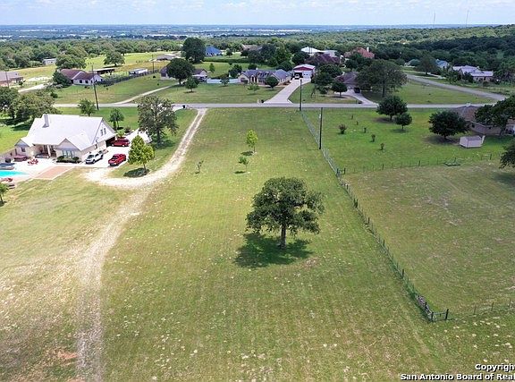 3rd image of 1452 Country Hills Dr