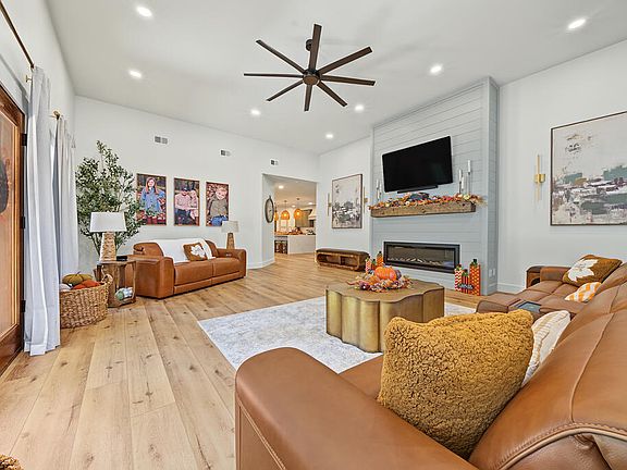 4th image of 128 Deer Point