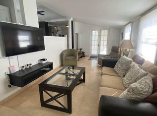 95 W Lake Dr #95, Hallandale, FL 33009