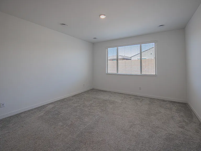 4607 S 111th Dr — Photo 11