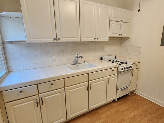 5th image of 1737 5th St