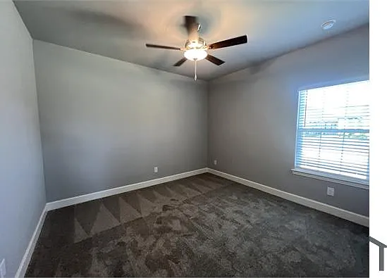 5 bed, 2300 sqft, $2,700 — Photo 3