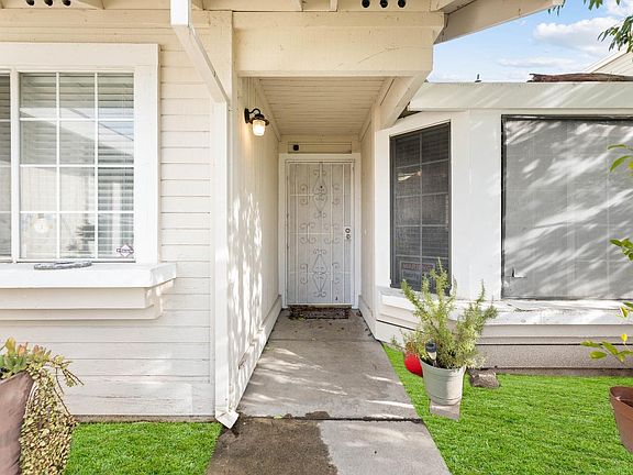 2nd image of 288 Sumatra Dr