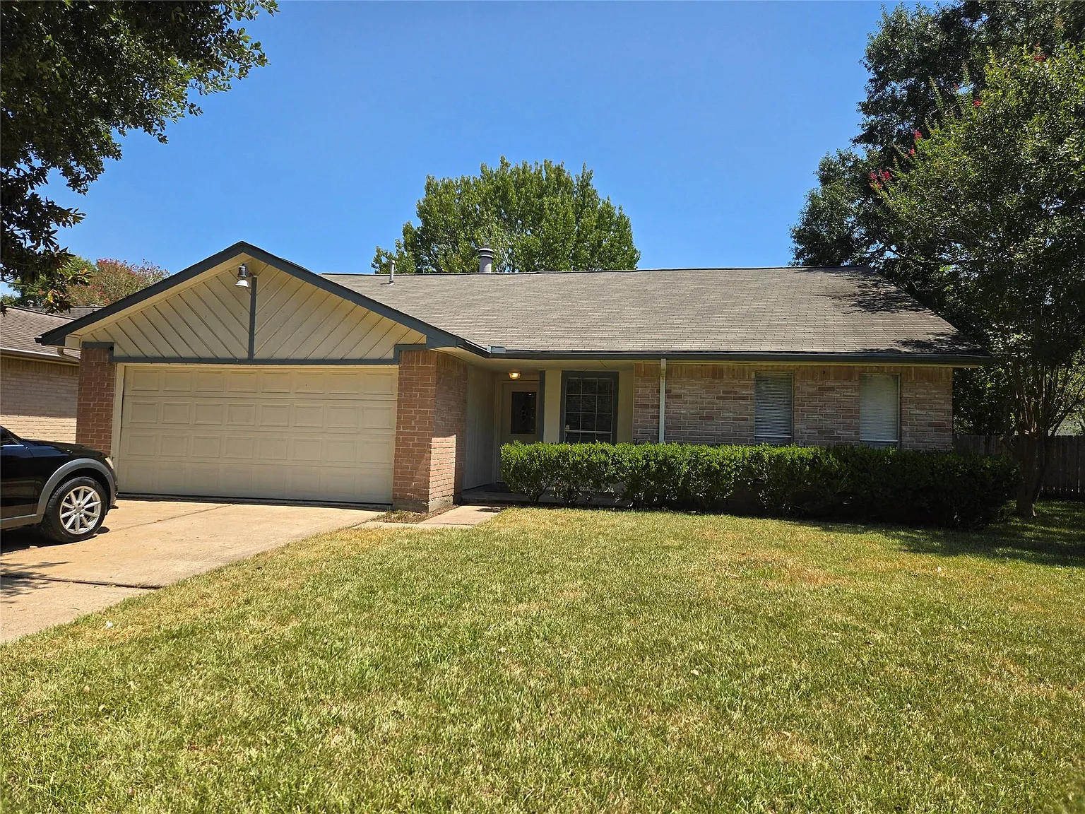 4 bed, 2.0 bath, $2,000 — Photo 1