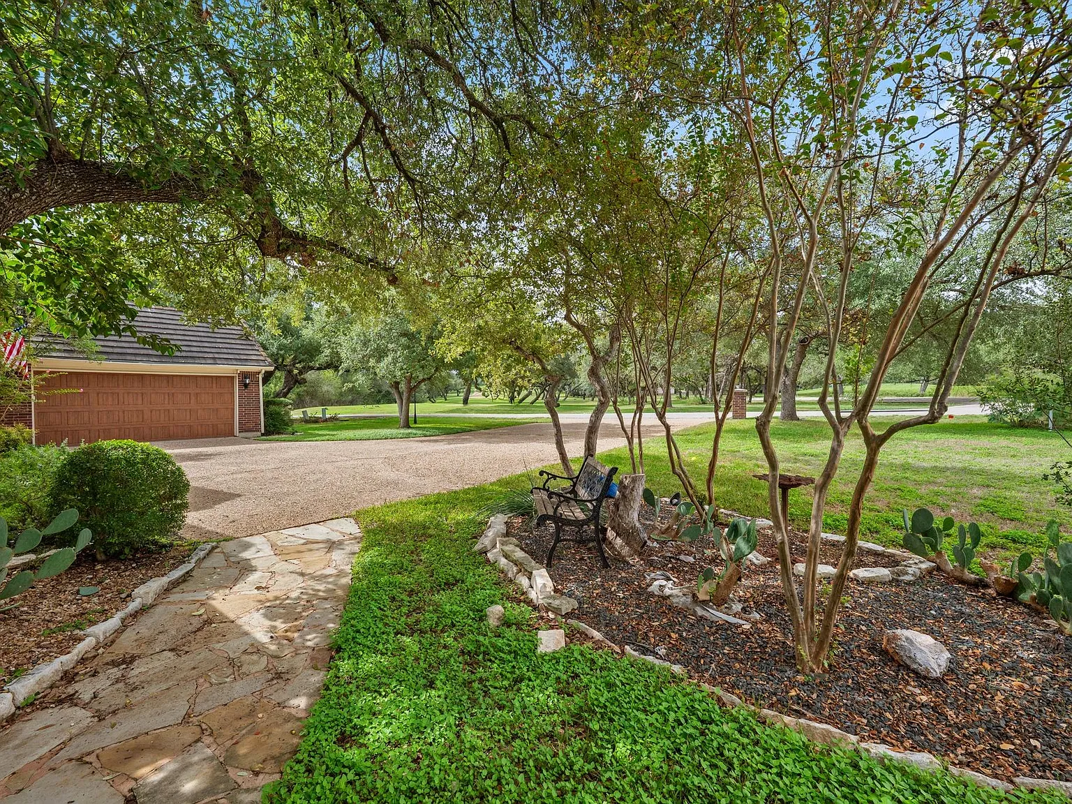 4 bed, 3.0 bath, 2572 sqft, $3,850 — Photo 4