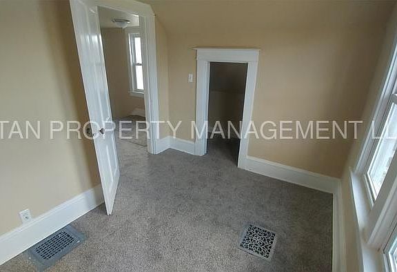 3rd image of 210 E Melvin Ave