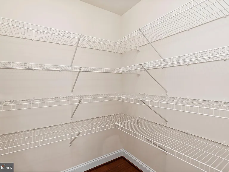 1323 Saxton Way — Photo 10