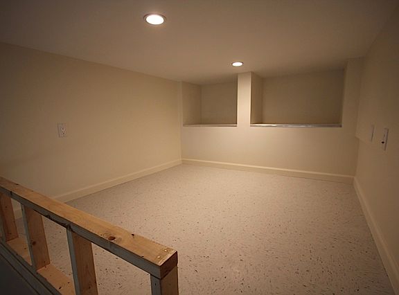 5th image of 315 W 14th St APT 5E