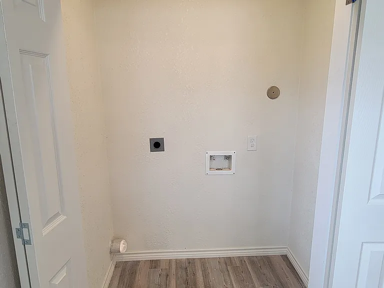 109 Will St — Photo 11