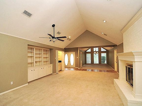 5th image of 2111 Plantation Dr